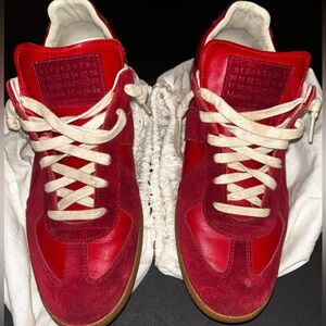 Madison Margiela (red sneakers)
Size :44